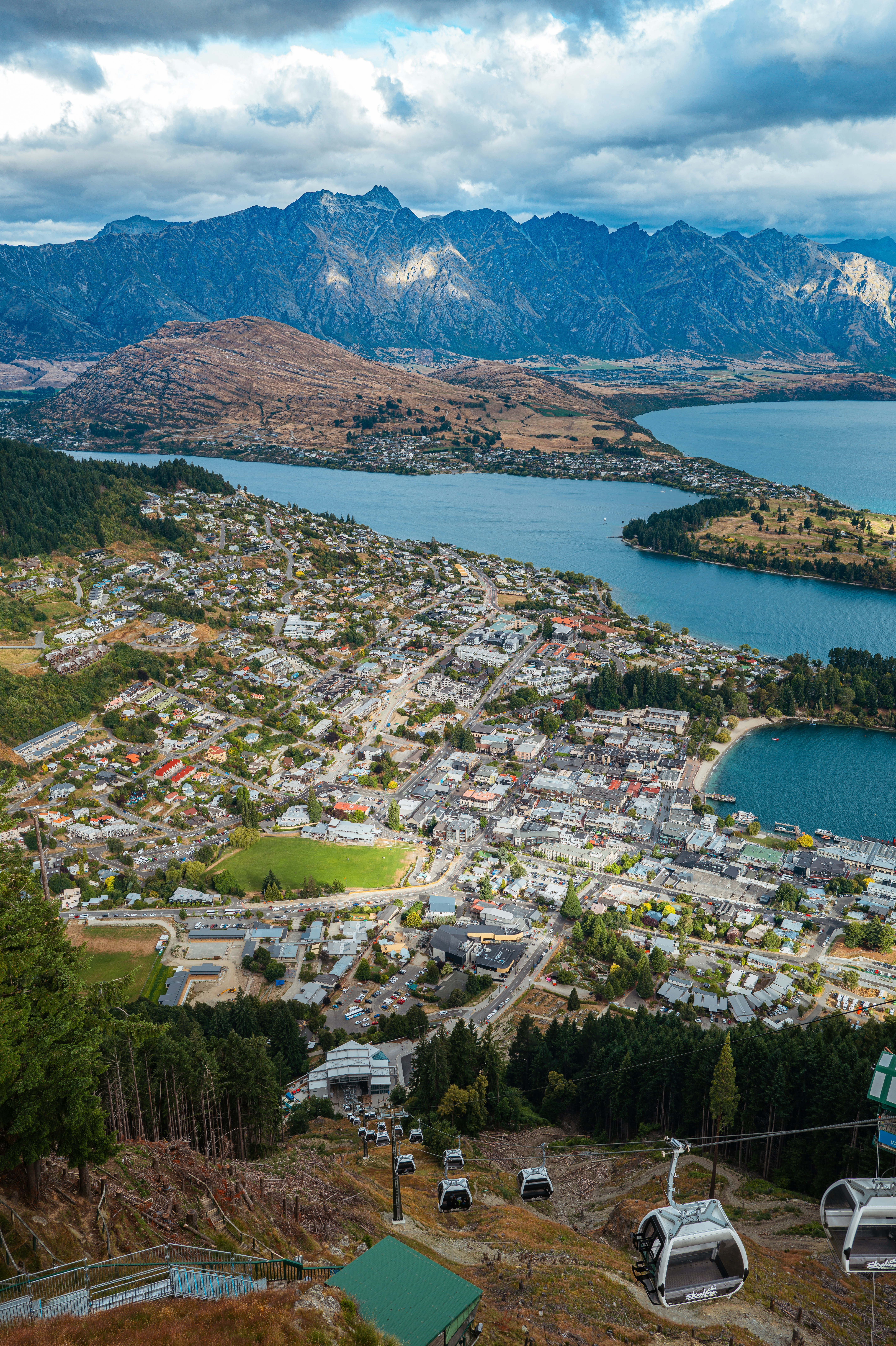 Lake Wakatipu and the alpine resort of Queenstown